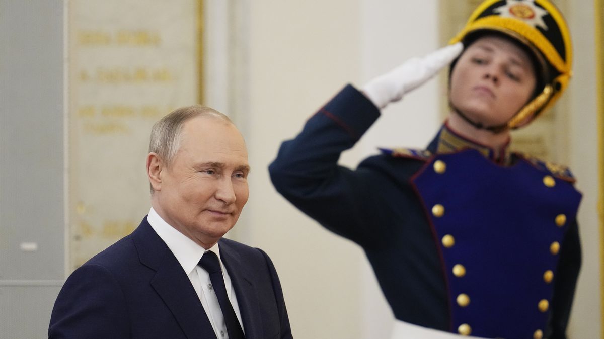 Rusko uměle nafukuje důležitost války a vsugerovalo si boj o holou existenci